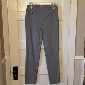 Lisette Montreal 801 Ankle Pant in Mushroom. Size 6.